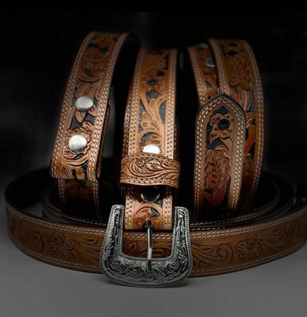 Ceinture en cuir marron clair avec boucle en argent vintage