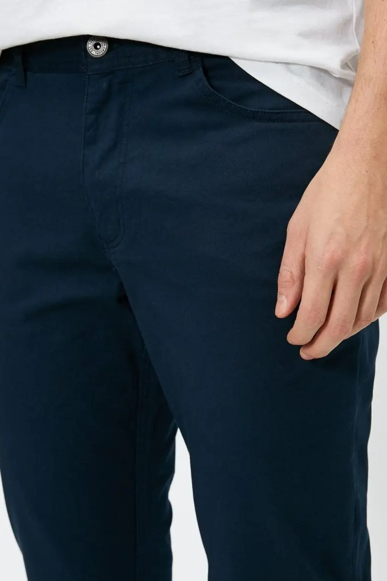Pantalons en sergé slim fit en marine