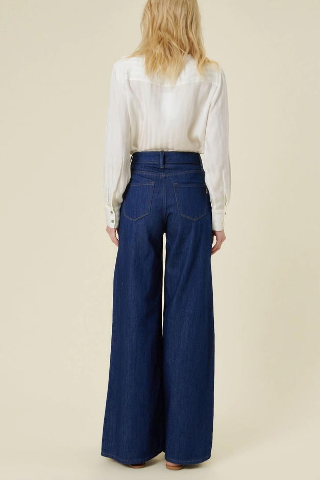 Jean taille haute à jambe très large et délavage foncé