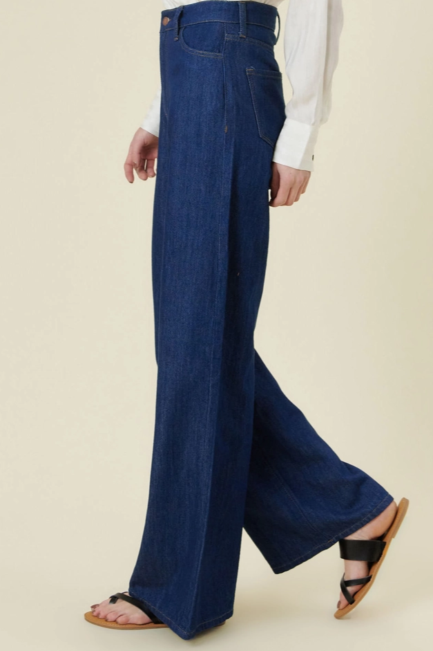 Jean taille haute à jambe très large et délavage foncé
