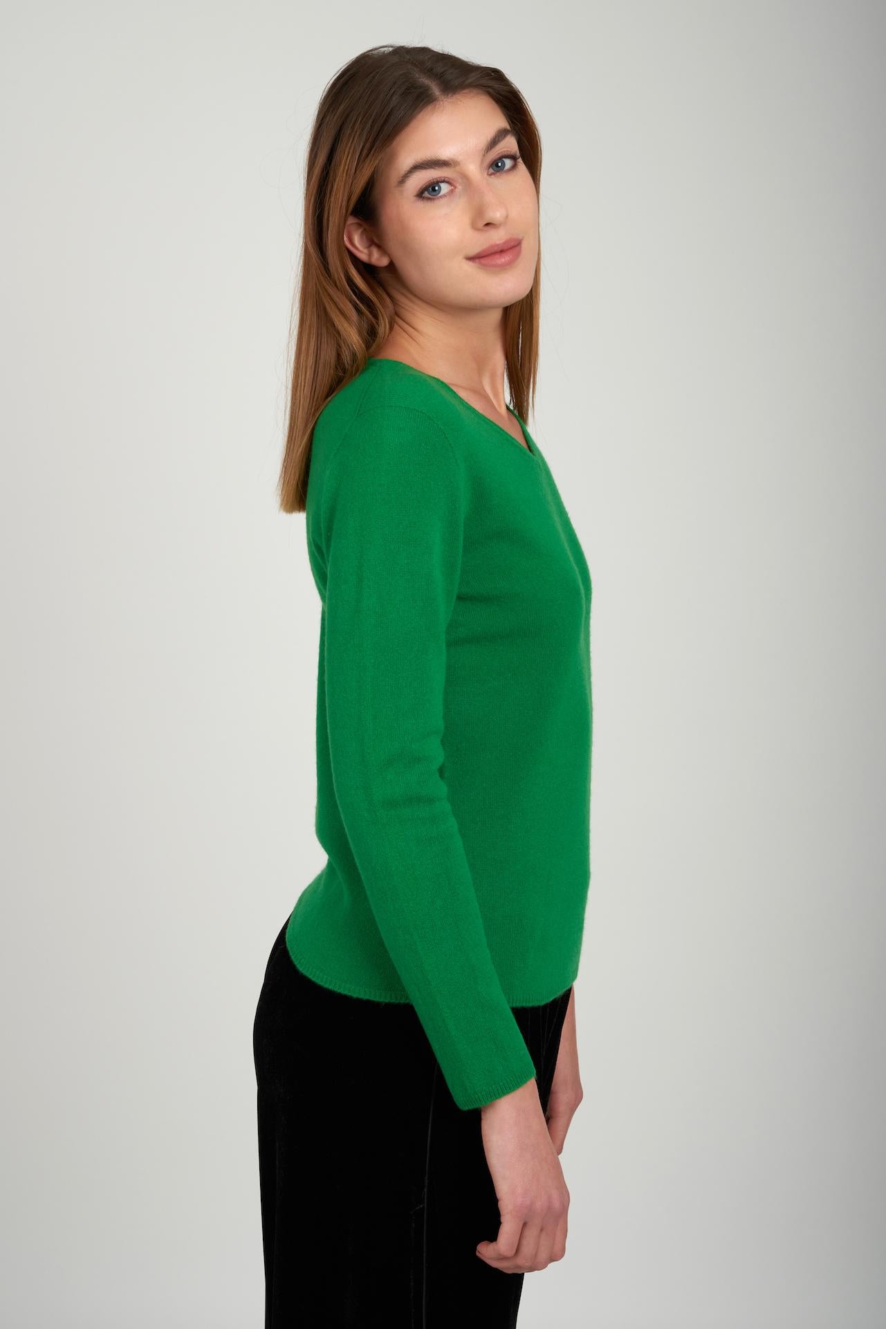 Estheme Cashmere Fitted V-Neck - Ms.Meri Mak