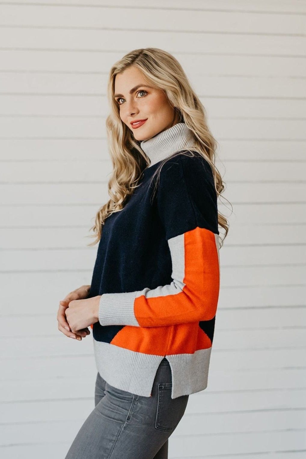 Naeva Color-Block Turtleneck Sweater - Ms.Meri Mak