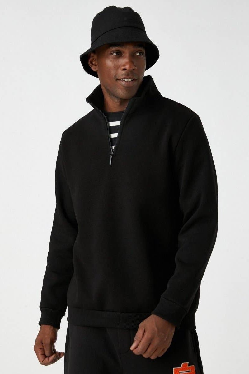 Malachi Half Zip Sweatshirt in Black