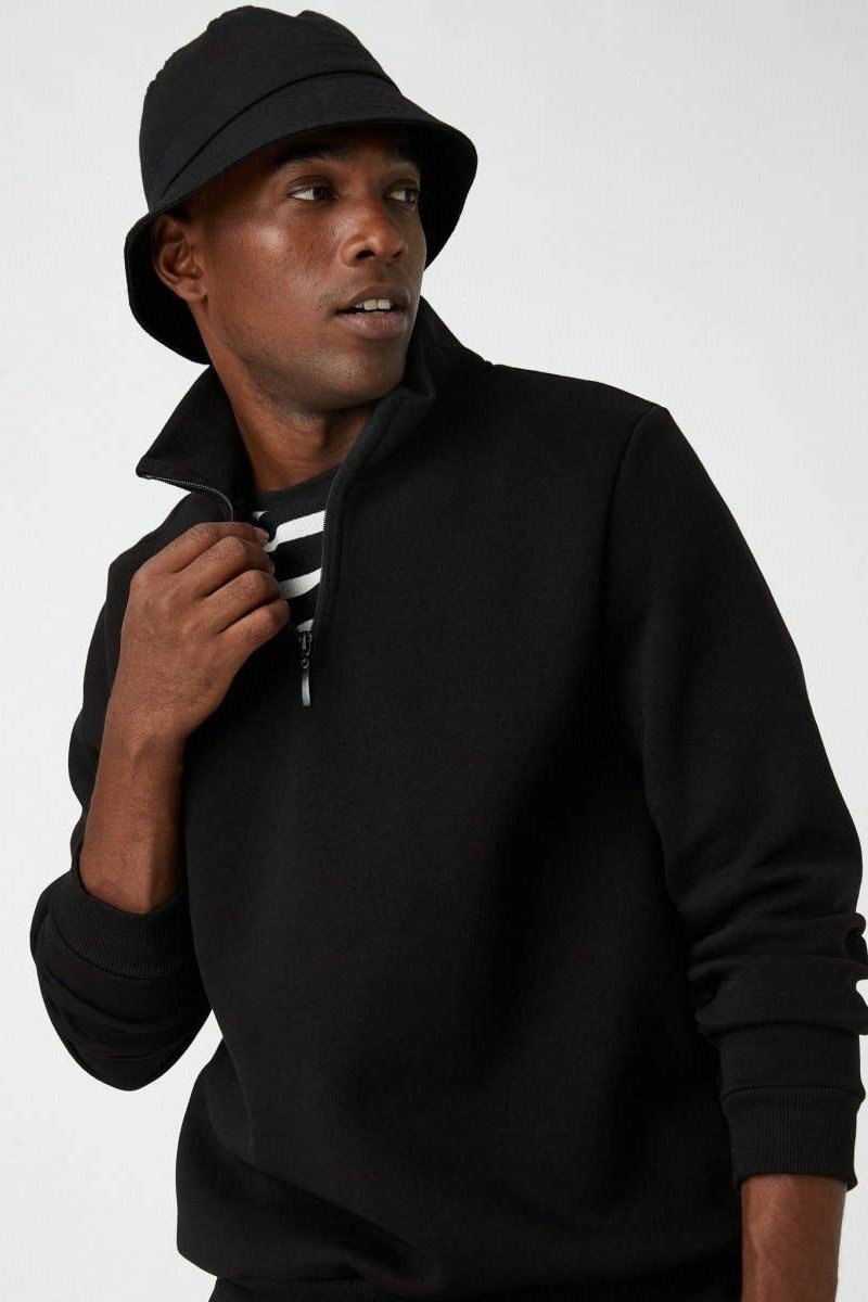 Malachi Half Zip Sweatshirt in Black