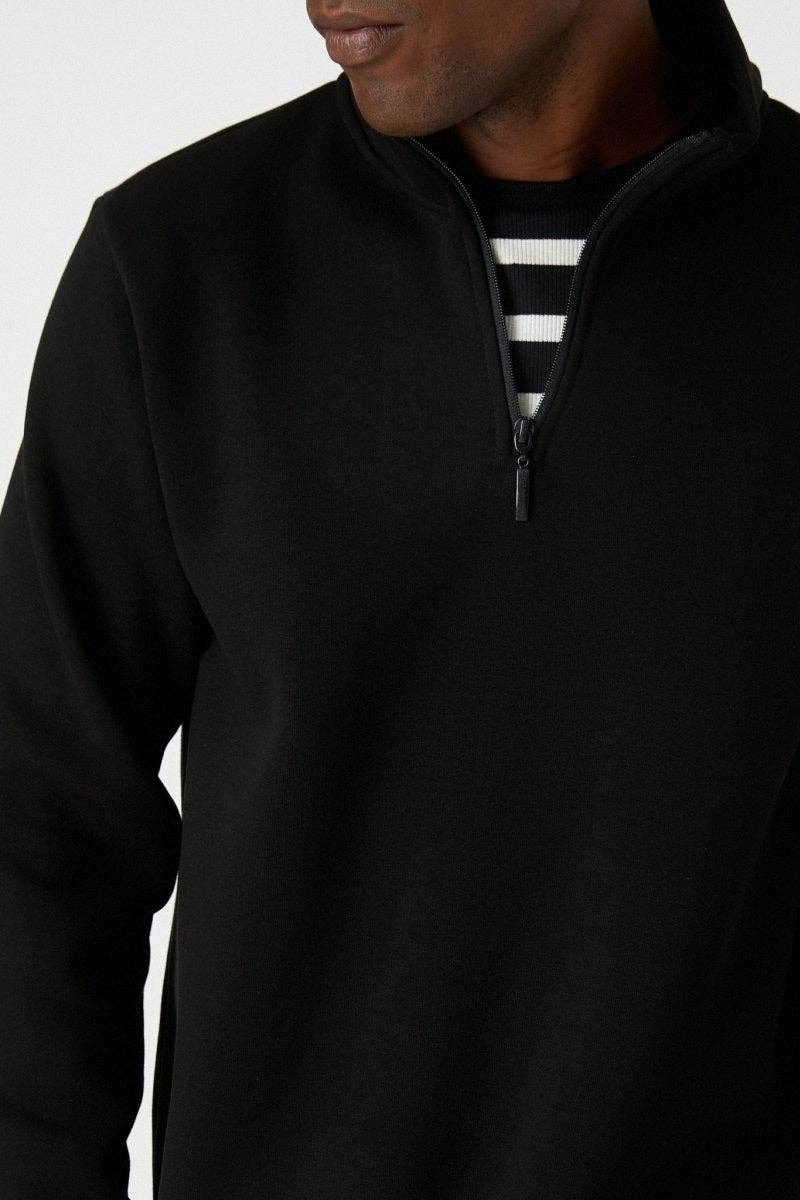 Malachi Half Zip Sweatshirt in Black