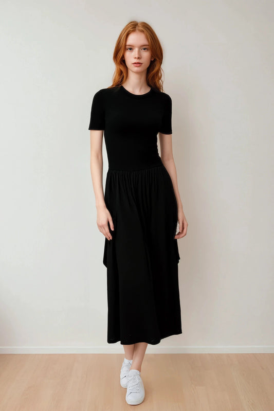 Robe noire minimaliste