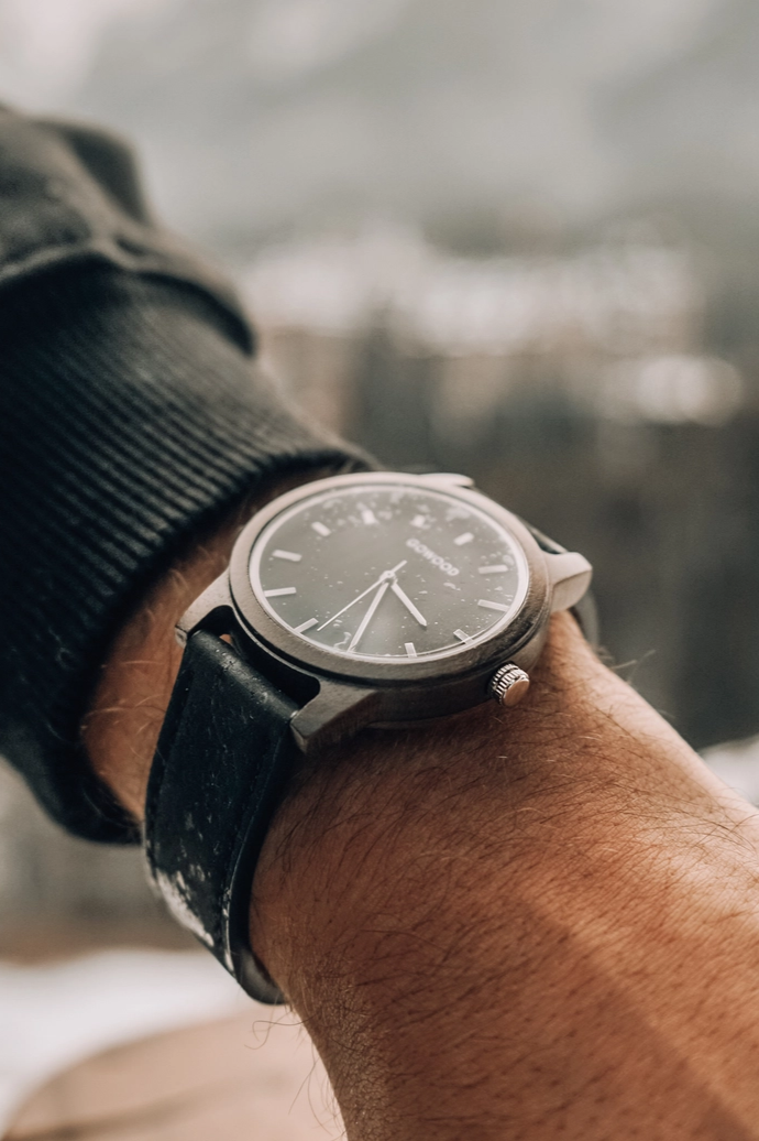 Montre en bois de santal noir avec bracelet en liège véritable