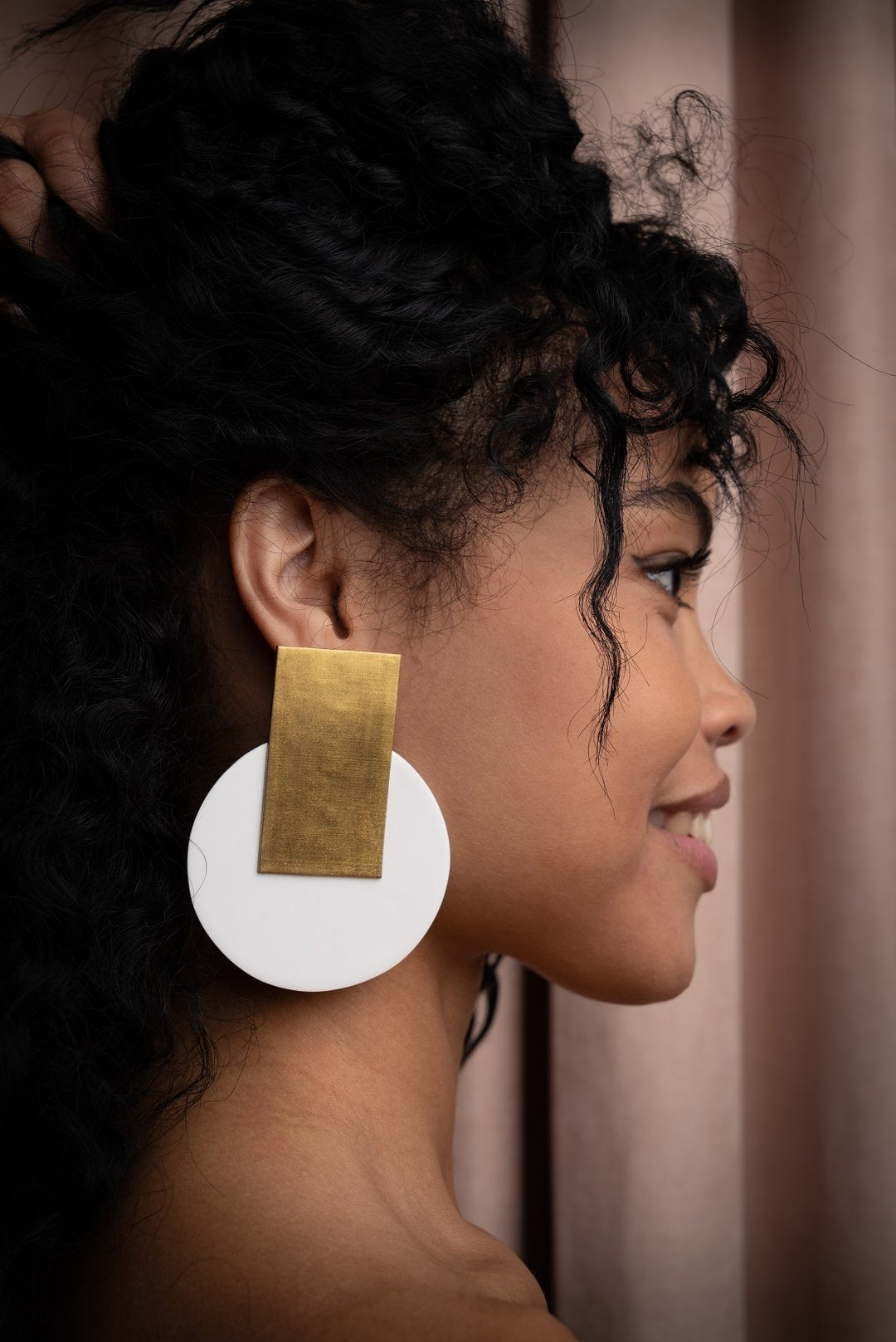 Evony  Gold + White Earrings - Ms.Meri Mak